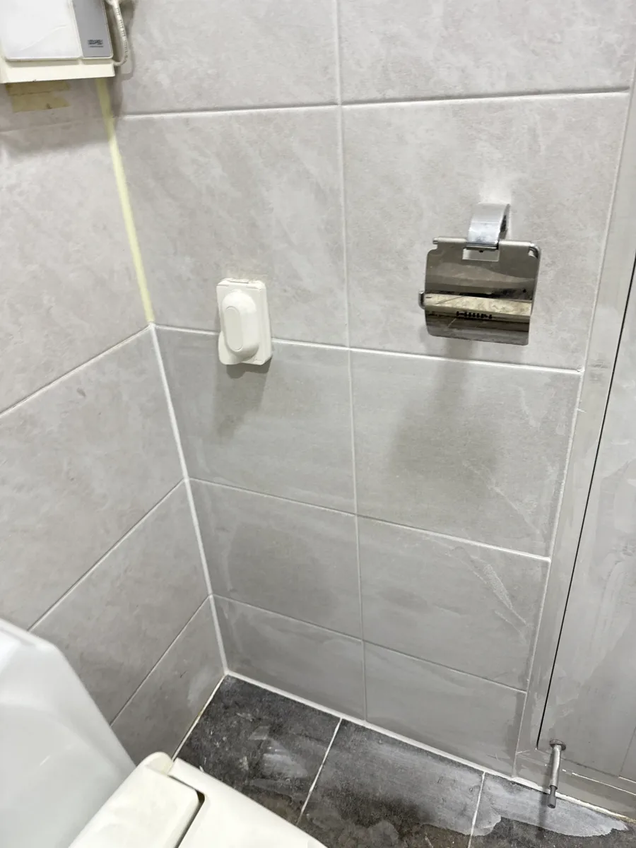 같은 벽면을 넓게 확인한 실제 현장